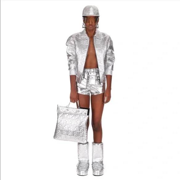 Fendi x Nicki Minaj Prints On collection shorts - Picture 3 of 16